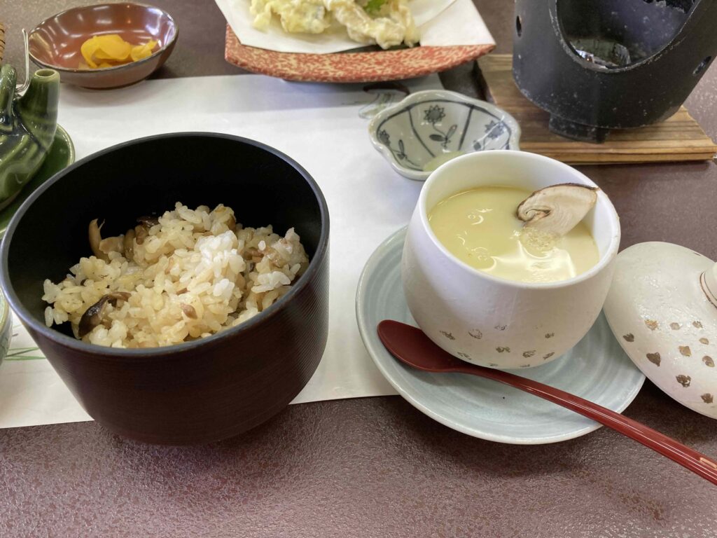 松茸ご飯と茶碗蒸し